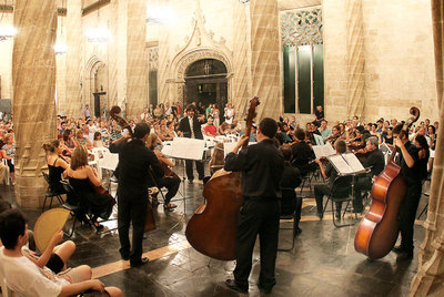 El centro de Valencia se transforma en un espectáculo