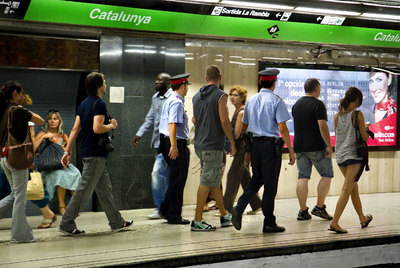 De uniforme en el metro