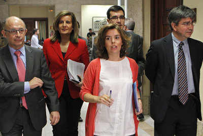 Cristóbal Montoro y Soraya Sáenz de Santamaría, a la derecha, en el Congreso.