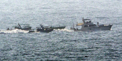 Dos barcos de la Marina israelí escoltan hasta el puerto de Ashdod a la nave francesa  Dignité-Al Karama .
