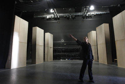 Ensayo del espectáculo   Paseo por el amor y la muerte,   de Fernando Romero, en la Bienal de Sevilla.