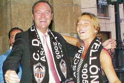 LA SOMBRA DEL BIGOTES ES ALARGADA