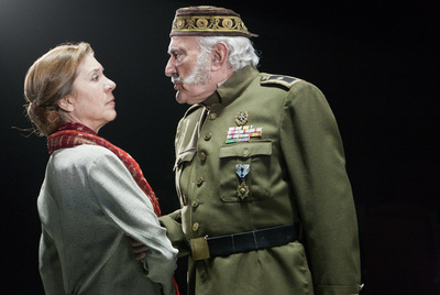 Escena de  Los persas,  de Esquilo, en el teatro Español de Madrid.