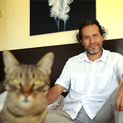 Sergio Álvarez, en su casa de Barcelona.