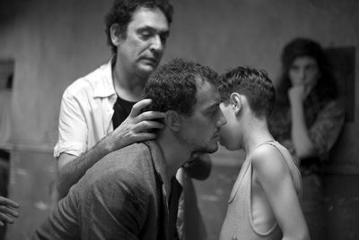 El director mallorquín, durante el rodaje de su película  Pa negre  , que arrasó en los últimos premios Goya. 