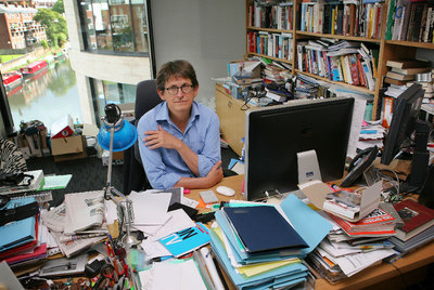 Alan Rusbridger, director del periódico británico  The Guardian,  en su despacho situado en el barrio londinense de King's Cross.