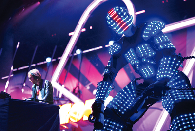 El 'dj' David Guetta, a la izquierda, durante el concierto benéfico Rockcorps en París, el pasado 6 de julio.