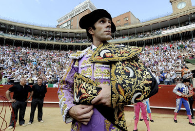 José Tomás, ayer durante el paseíllo en la plaza de toros de Valencia.