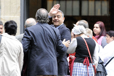 De Andrés participa en la fiesta del 'Día del Blusa' en Vitoria