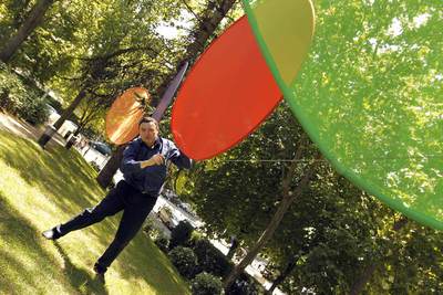 El Museo del Traje se pone un vestido de lunares de colores