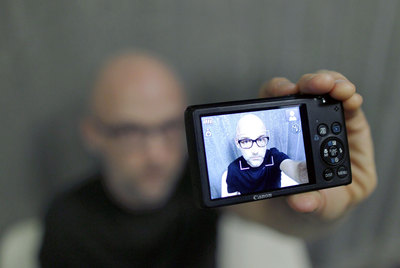 Moby, ayer en Madrid. Debajo, sus propias interpretaciones de algunas de sus fotografías.