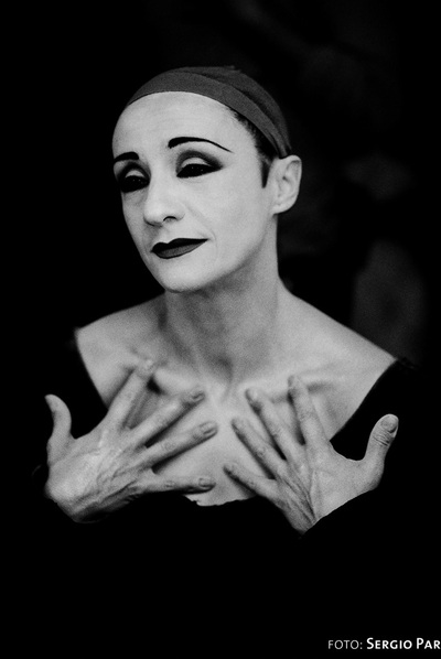 Fotografía de Blanca Portillo ,  antes de una función de La hija del aire, expuesta en  Camerinos .