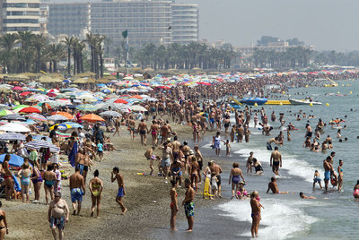 Agosto arranca con la costa abarrotada de turistas