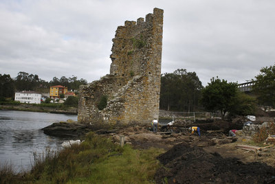 Trabajos arqueológicos en las Torres do Oeste (Catoira).