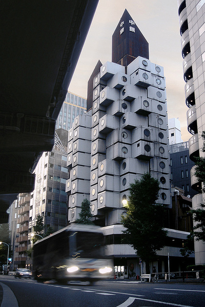 La torre Nakagin (1970-1972), en Tokio, tiene una columna central a la que 