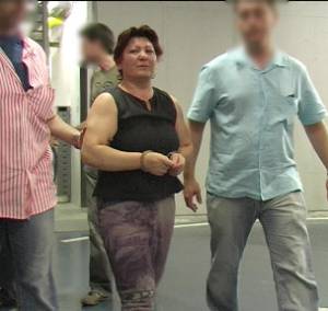 Remedios Sánchez, presunta asesina en serie, escoltada en Barcelona en 2006