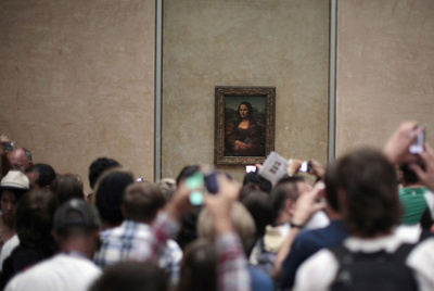  La Mona Lisa,  en su sala del Louvre, el pasado mes de julio.