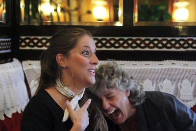 Mayte Martín ríe a carcajadas junto a Argentina.