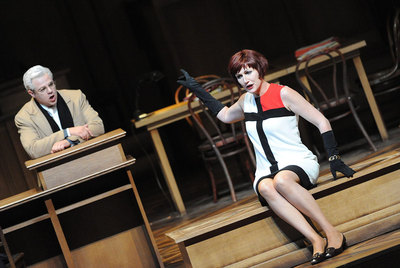 Los artistas Jochen Schmeckenbecher y Angela Denoke, en el montaje de  El caso Makropulos. 