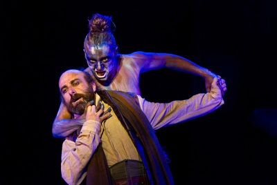 Blanca Portillo, en su papel de Tiresias, y Antonio Gil (Creonte), en una escena de  Antígona. 