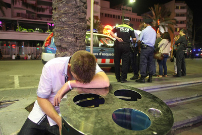 Ambiente nocturno en la zona de La Rivera, en Lloret de Mar (Girona), en la noche del 11 al 12 de agosto.