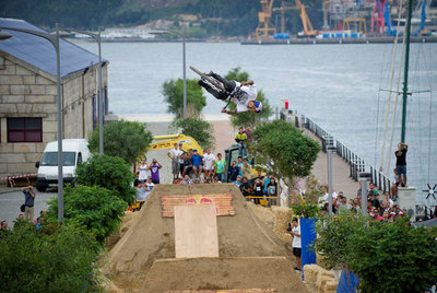 Uno de los participantes en el festival de  O Marisquiño .