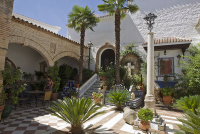 Tumba de José María Hinojosa  El Tempranillo  en la iglesia de la Inmaculada Concepción de Alameda (Málaga).