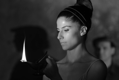 Fotograma de la instalación   La Dama de Corinto. Un esbozo cinematográfico,   de José Luis Guerin,  en el Museo Esteban Vicente de Segovia.