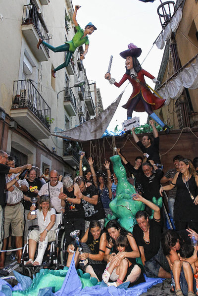 Los vecinos de la calle de Fraternitat baix celebran el premio al mejor decorado.