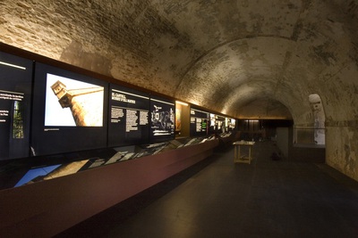 Aspecto de una de las exposiciones que acogió el castillo cuando fue recuperado por el Ayuntamiento.