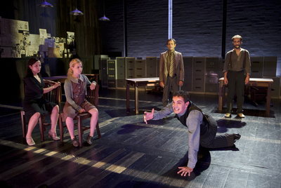  Nuestra clase,  de Tadeusz Slobodzianek, en un montaje con dirección de Carme Portaceli.