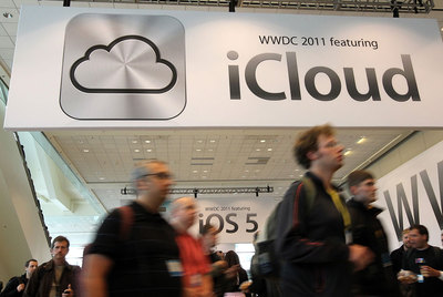 Apple promocionaba así, en una conferencia celebrada en junio en San Francisco, su servicio de almacenamiento de datos en la  nube , el iCloud.