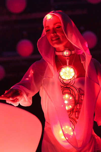 Una de las asistentes, en el Sensation Innerspace de Ámsterdam.