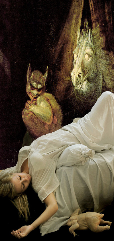 Homenaje al pollo en la interpretación del cuadro  La pesadilla de Fuseli. 