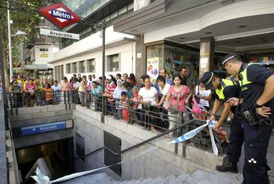 La estación de Alvarado, acordonada tras el incendio.