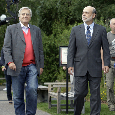 El presidente del BCE, Jean-Claude Trichet, camina con Bernanke, ayer en Jackson Hole (Wyoming).