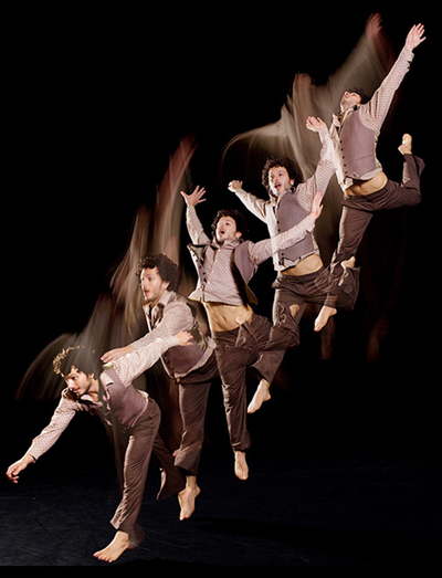 Evoluciones de Lucio Baglivo durante el espectáculo  Ciclón .