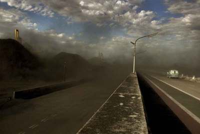 Una nube de carbón cubre el litoral de Tarragona