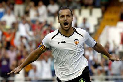 Soldado canta uno de sus goles.