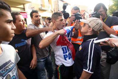 Tensa manifestación contra el racismo en Salt