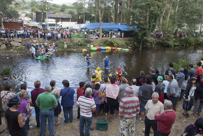 Los romeros de O Naseiro toman el río Landro