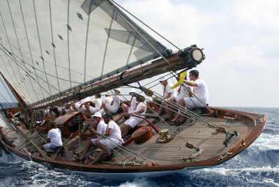 Lance entre las embarcaciones  Eilean  (al fondo) y  Argyll,  en Menorca.