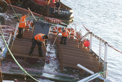 El Vaporcito de El Puerto se hunde en Cádiz