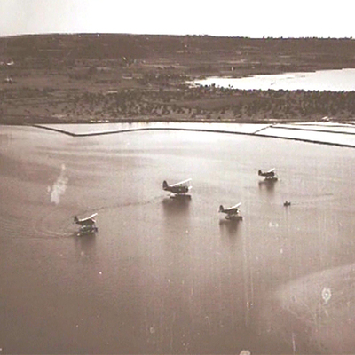 La base de hidroaviones del Estany Pudent, en plena actividad.