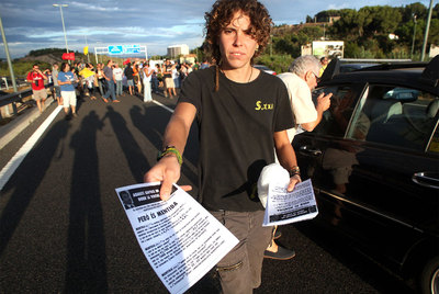 La protesta por el 'tijeretazo' en la sanidad corta carreteras