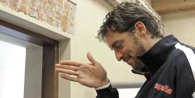 Pau Gasol, al término de su rueda de prensa en el hotel de concentración de la selección española en Panevezys.