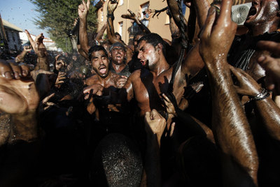 Baza se vuelve a llenar de pintura con la fiesta del Cascamorras