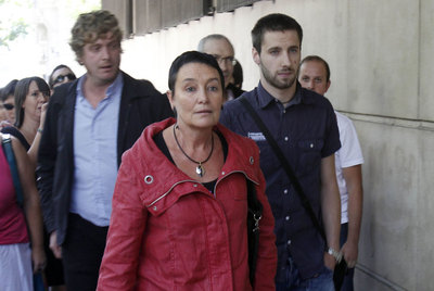 Oier Eizmendi (alcalde de Leitza, derecha) y Jone Goirizelaia, llegan a la Audiencia Nacional.