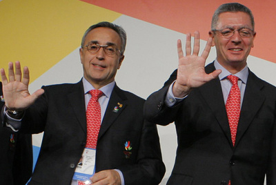 Blanco y Gallardón, mostraban en 2009 su mano como símbolo de la candidatura de Madrid 2016.