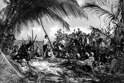 Fotograma de  El señor de las  moscas (1990), de Harry Hook, sobre la novela de William Golding.